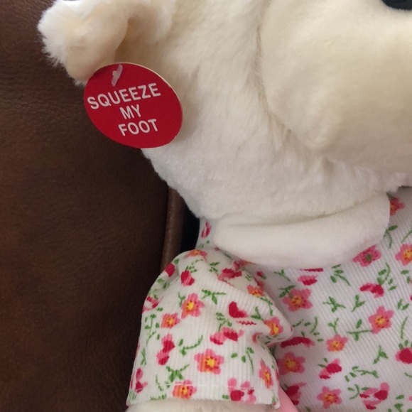 Cuddle Barn Plays “Mary had a little lamb” - Picture 4 of 5